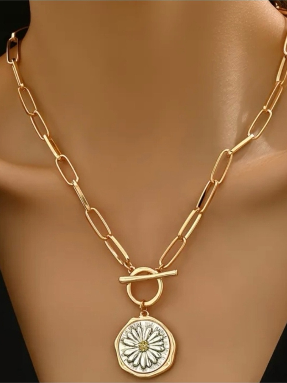 New Gold Daisy Reversible Pendent OT clasp Necklace 18in